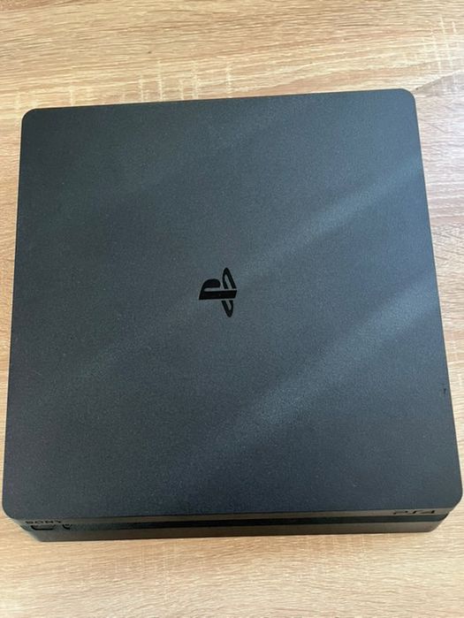 PS4 slim + 7 игри