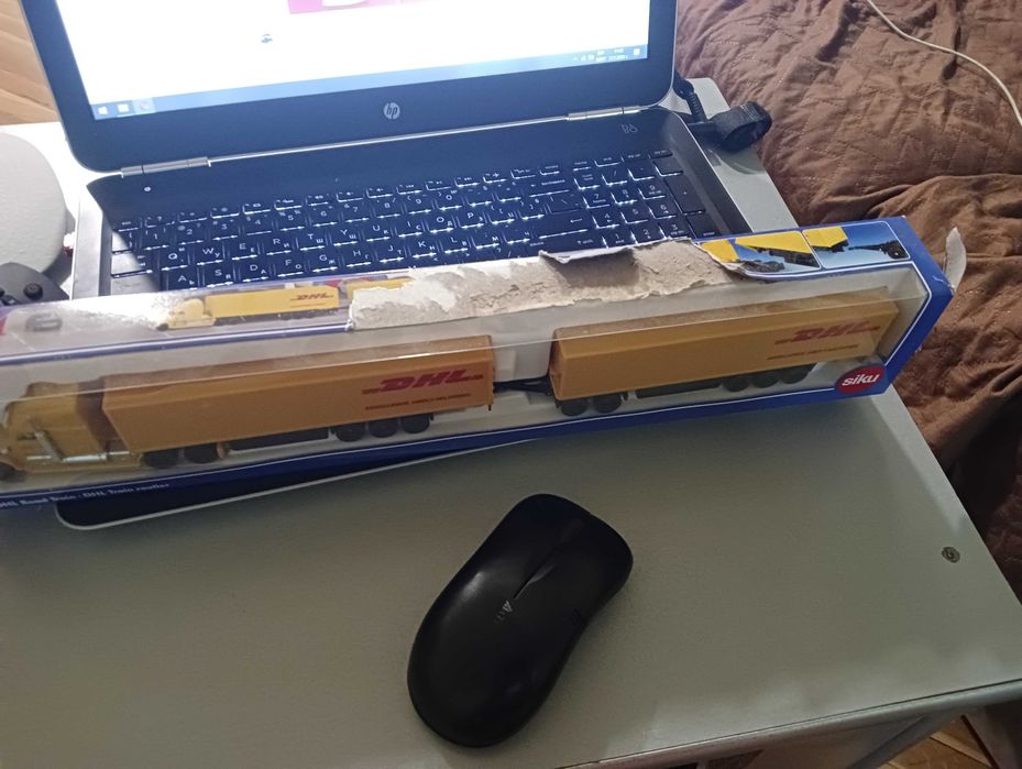 колекционерска играчка камион DHL 1:87