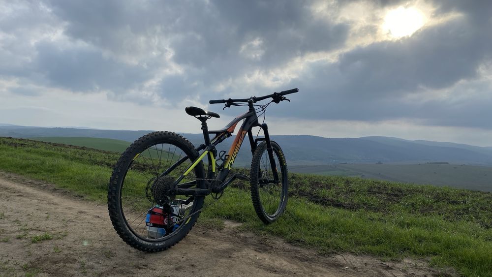 Bicicleta xc full suspension