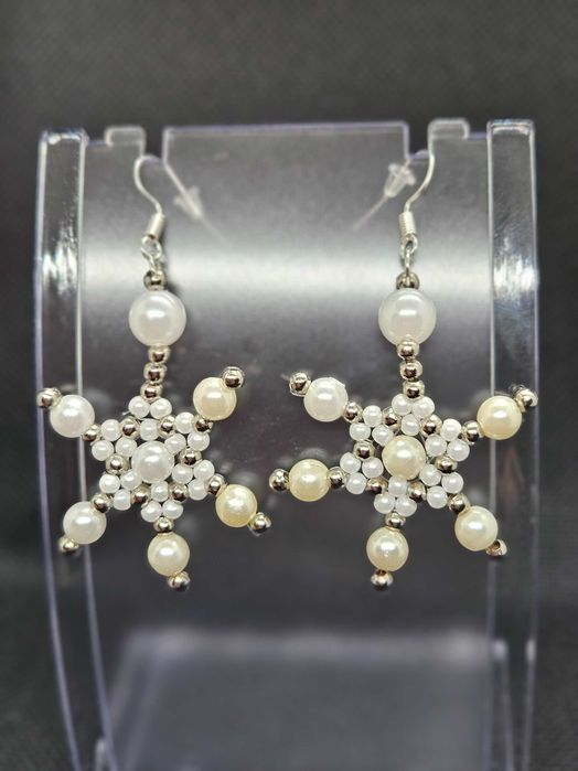 Продавам ръчно изработени бижута от мъниста