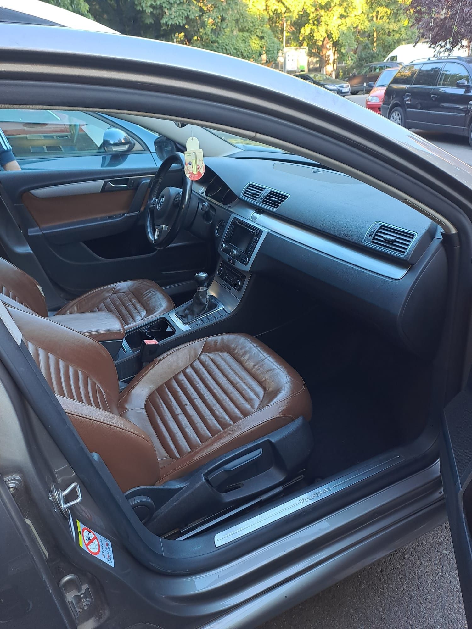 Vând passat , Interior Piele Maro, Euro 5, (4×4)!!
