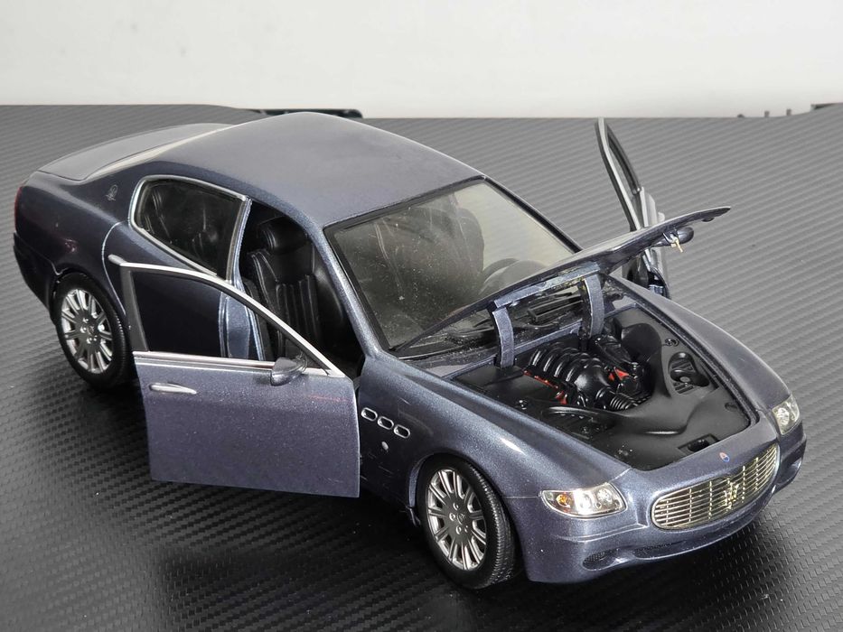 Macheta Auto 1/18 Hotwheels Maserati Quattroporte