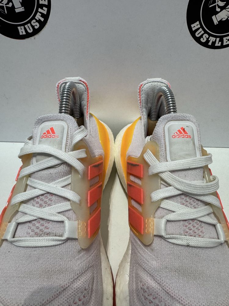 Маратонки ADIDAS ULTRA BOOST 22 W.Номер 36
