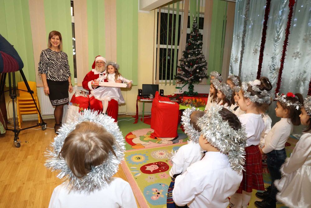 Moș Crăciun la școală, grădiniță sau acasă