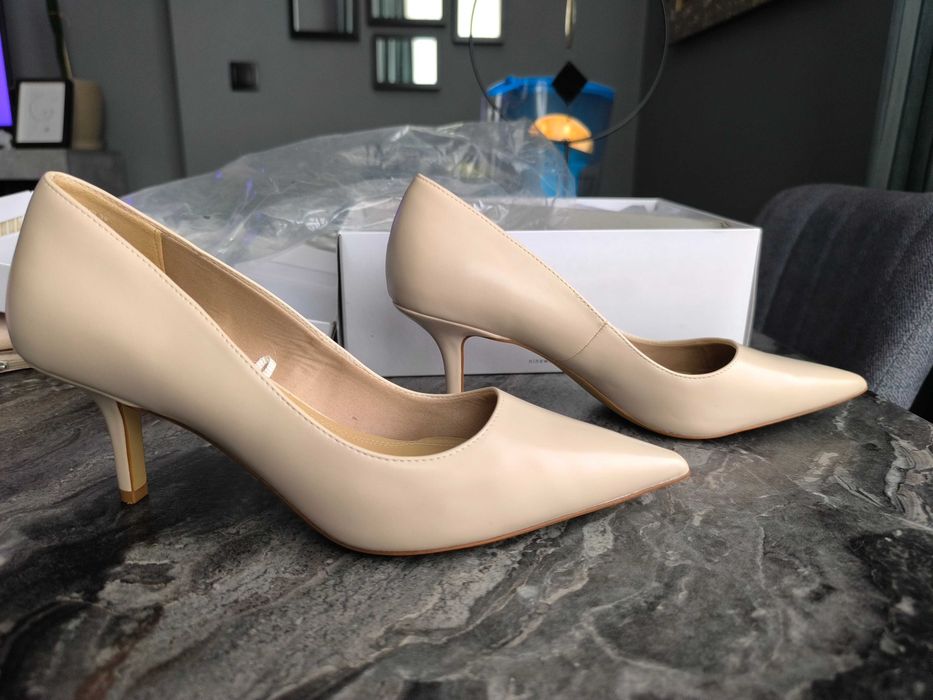 Елегантни обувки с ток H&M