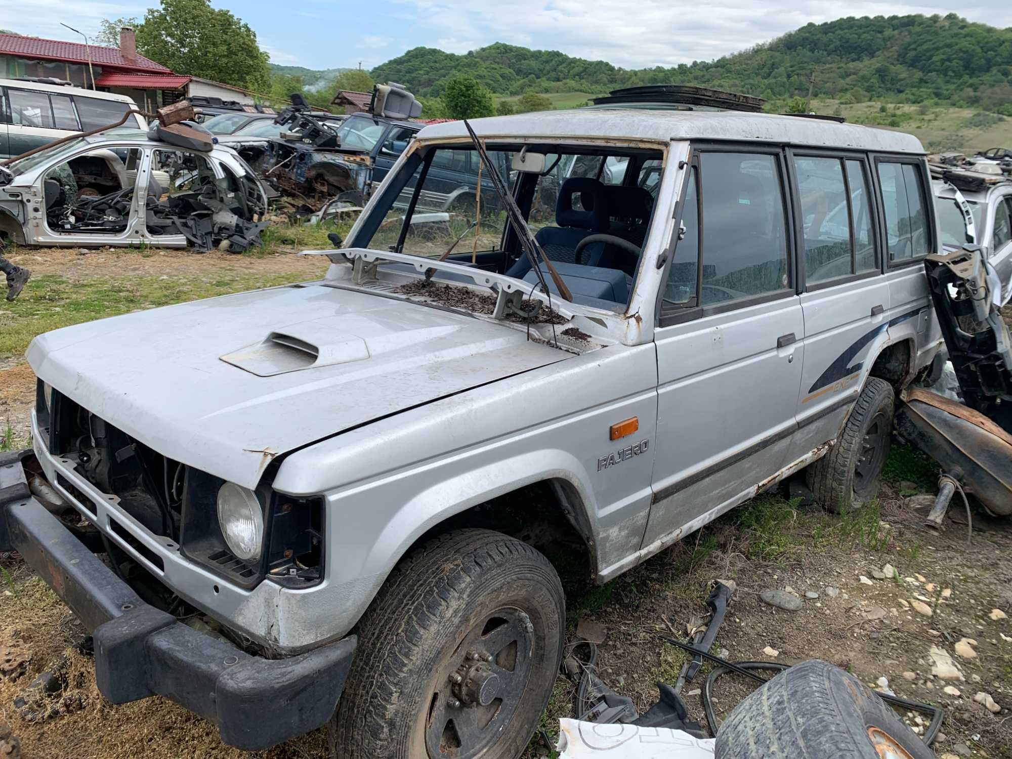 Dezmembrari Dezmembrez Piese piesa Dez Mitsubishi Pajero mk1 1989 2,5d