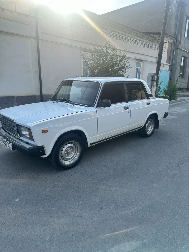 Lada.       2107