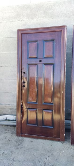 Usa metalica cu toc. Folosită.