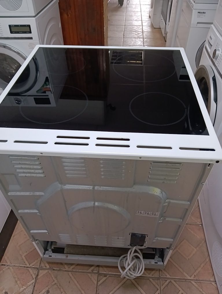 Като нова свободно стояща печка с керамичен плот Gorenje Гаранция!