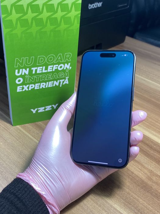 iPhone 15 Pro / 256 GB / Sănătate baterie 90% / Foarte bun