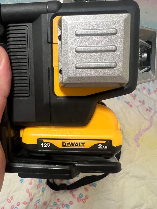 Акумулаторен линеен лазерен нивелир DeWALT 18 V, XR®, 3 x 360°, зелен,