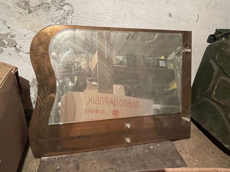 Продам зеркало настенное