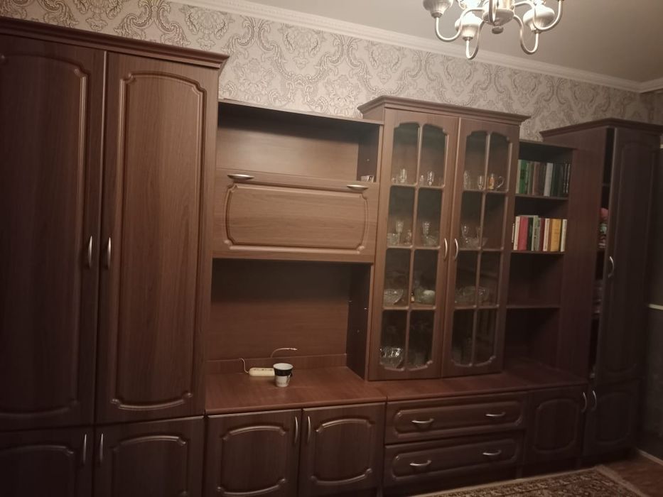 Отдам стенку комод стол