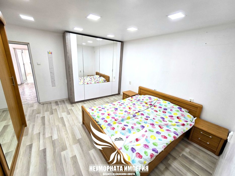 Продавам двуетажна къща 240РЗП с широк двор 1280кв. в с.Дълбок Извор