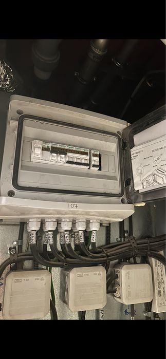 Instalatii Electrice Rezidentiale si Industriale