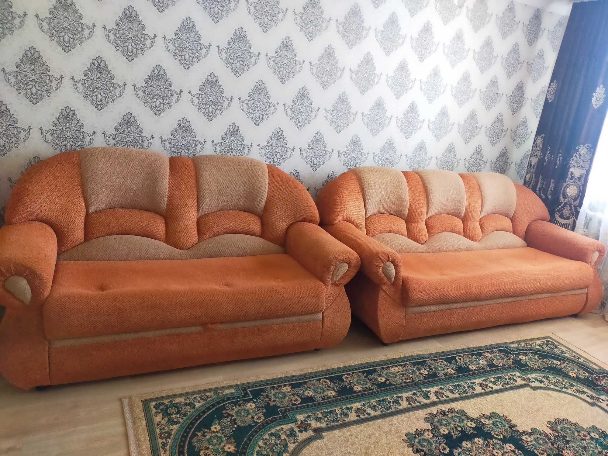 Уголок отдыха диван