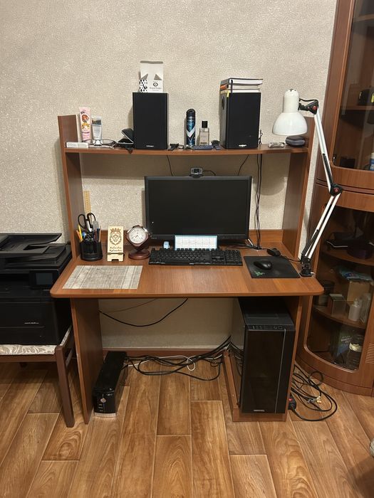 Компьютерный стол (110х60х140)