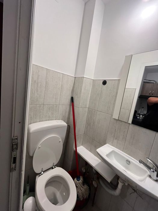 Vând garsonieră lângă universitatea Drăgan