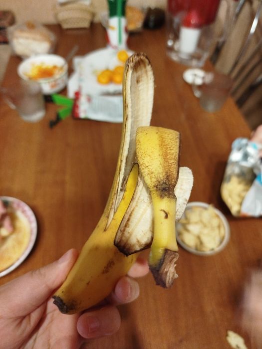 Банан чёрный красивый