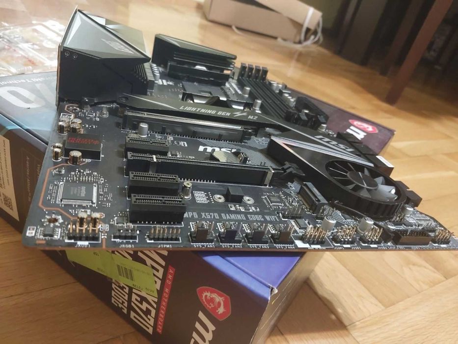 AMD Ryzen 9 5900X + MSI X570 Gaming Edge Wi-Fi