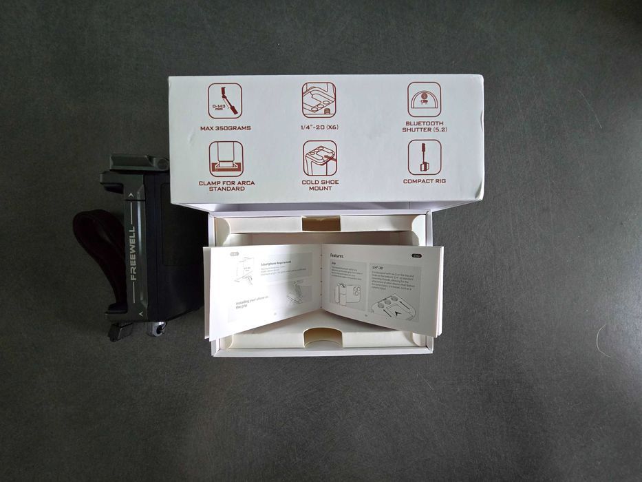 Freewell Versatile Bluetooth Selfie Grip