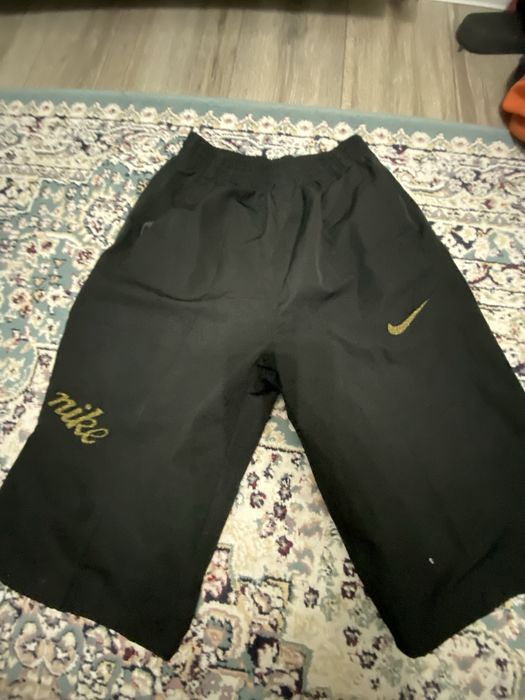 Найк шорты черные с золотыми вставками