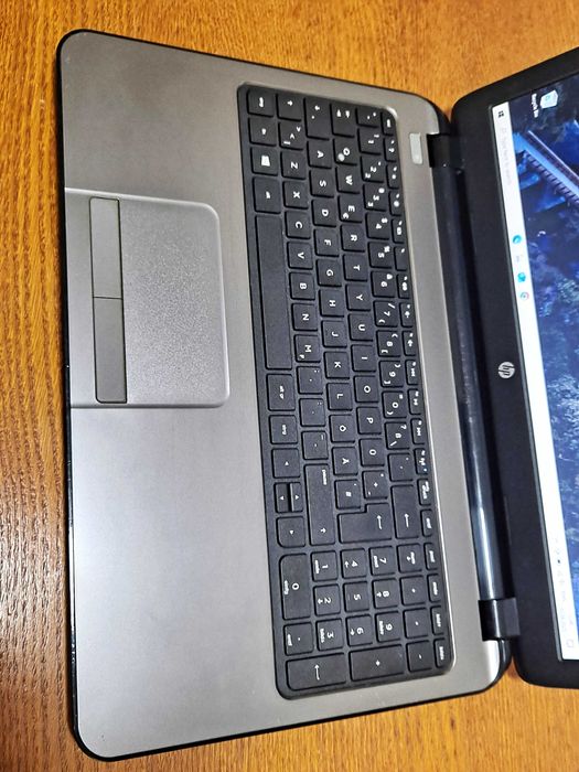 Vand laptop HP250 G3 /i5-4210U-8 GB RAM-SSD 240 GB-NVIDIA GeForce 2 GB
