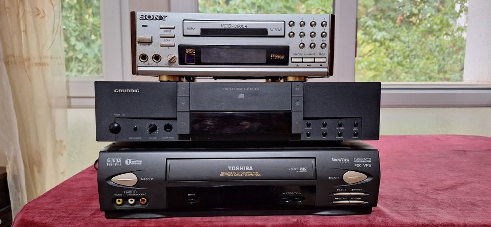 MP3 SONY, CD player GRUNDIG SI video TOSHIBA HI-F 300leiI