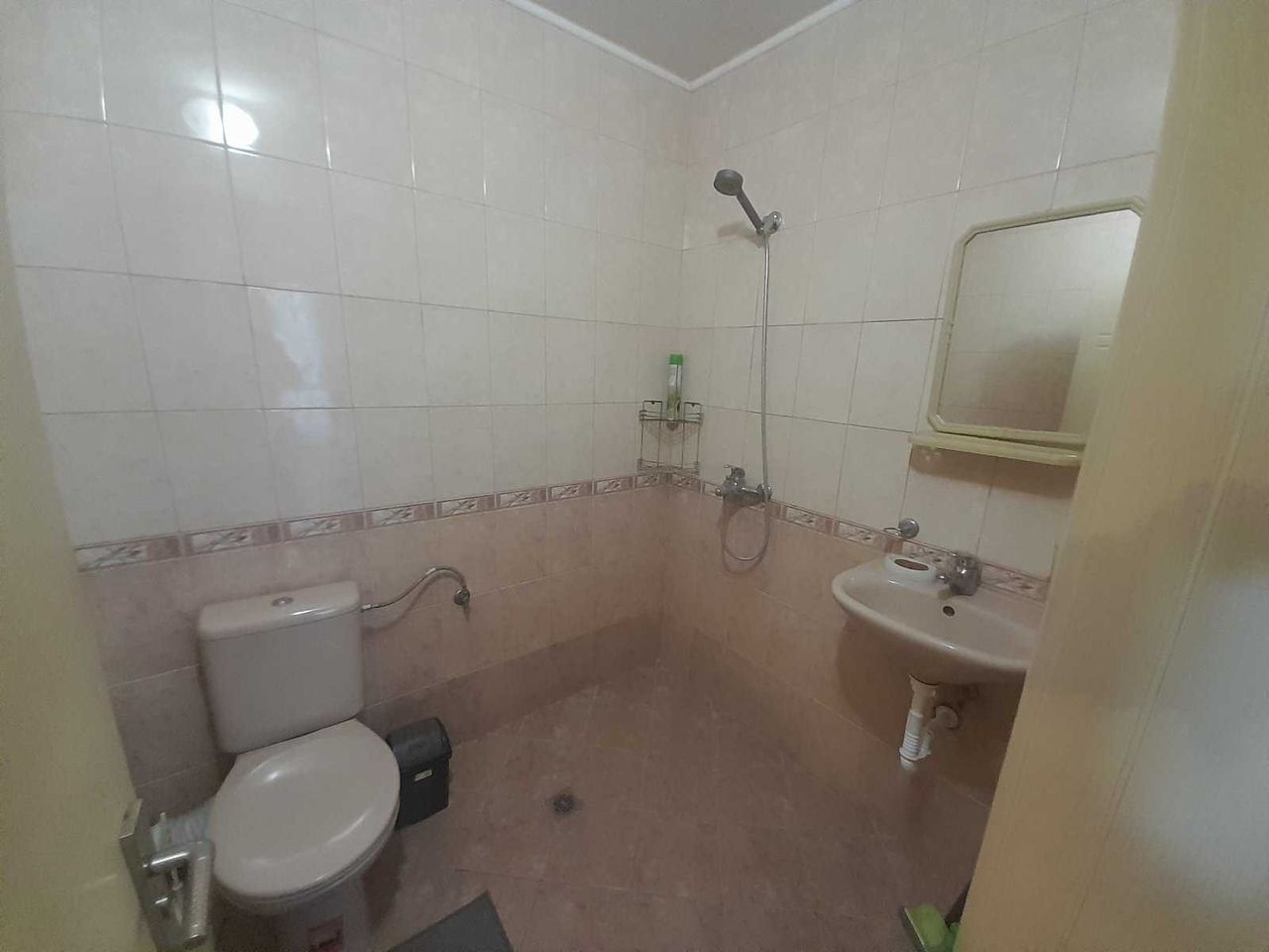 Дава се под наем Тристаен апартамент в Варна, Трошево - 100 кв.м за 561 € - Снимка #6