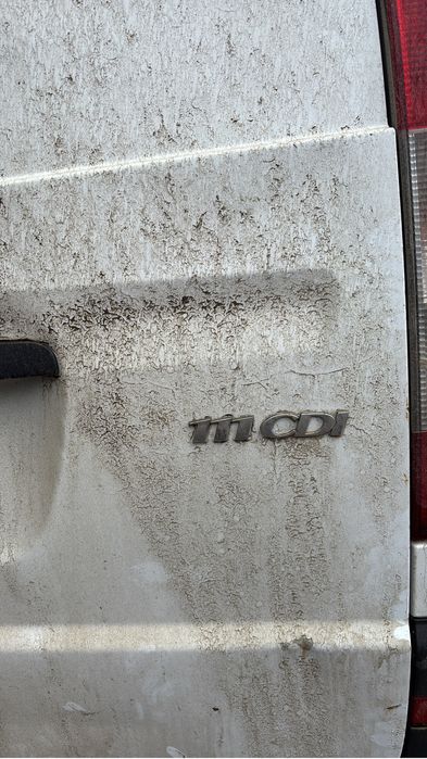 Vand  mercedes vito 111 pentru piese  lovita lateral spate