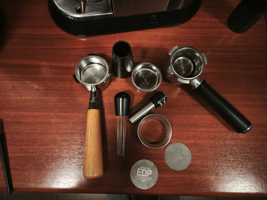 Vand set DeLonghi Dedica EC685 si rasnita Kingrinder p2