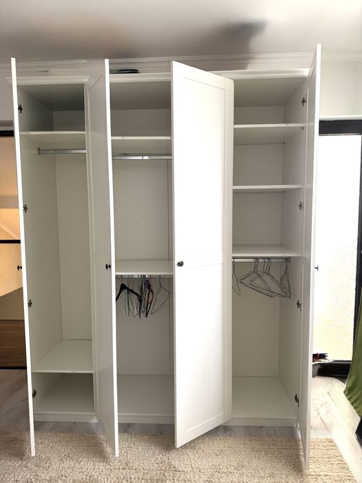 Dulap alb cu 4 uși, stil modern–clasic