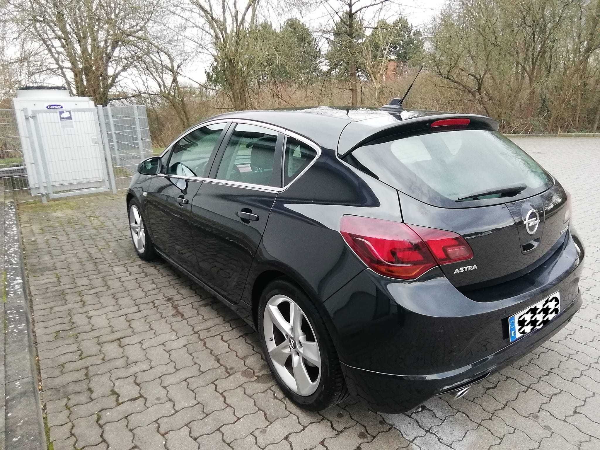 Opel Astra Biturbo 200 CP