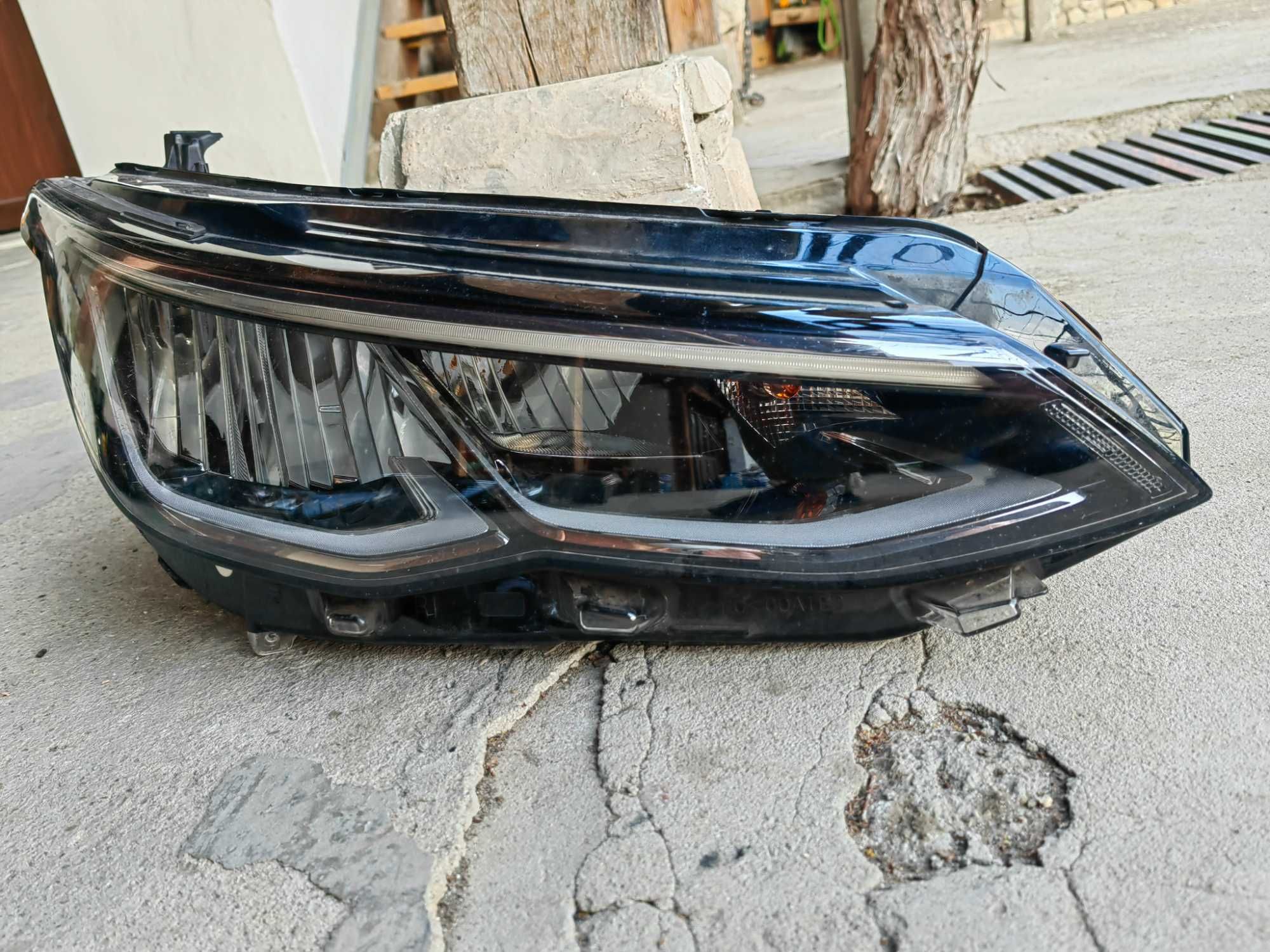 Фар VW Golf 8 LED десен / Фар Голф 8 / Фар Golf 8 Оригинален