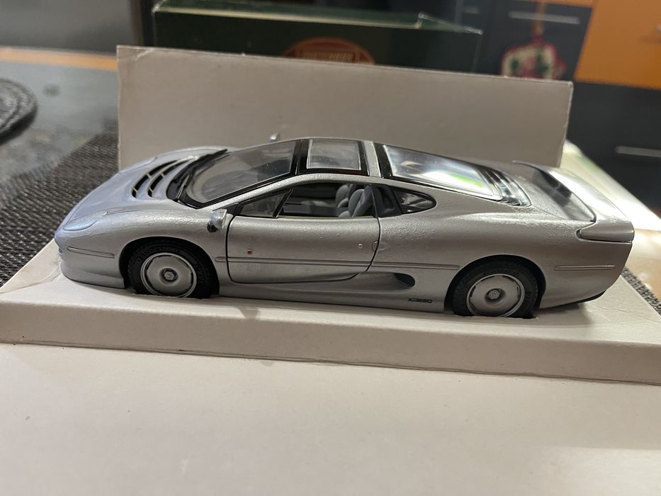 Количка Jaguar XJ220 1 към 24