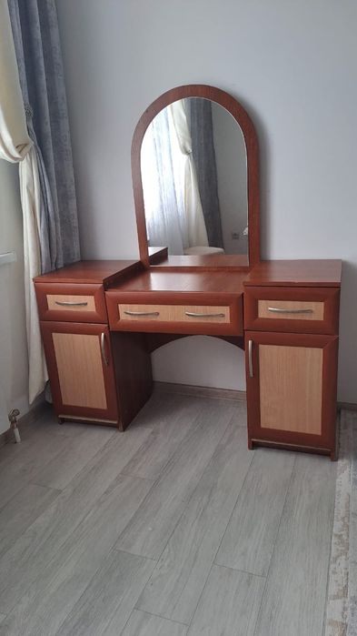 Срочно продам трюмо