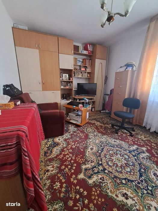 Vând garsoniera Mioveni parter, Maxi-Taxi