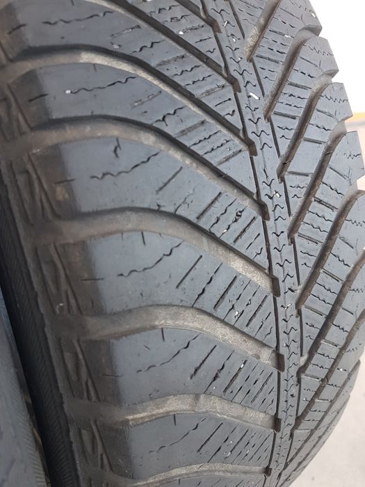 Всесезони гуми 2 броя GOODYEAR Vector4Seasons 195 60 R16 C дот 4418