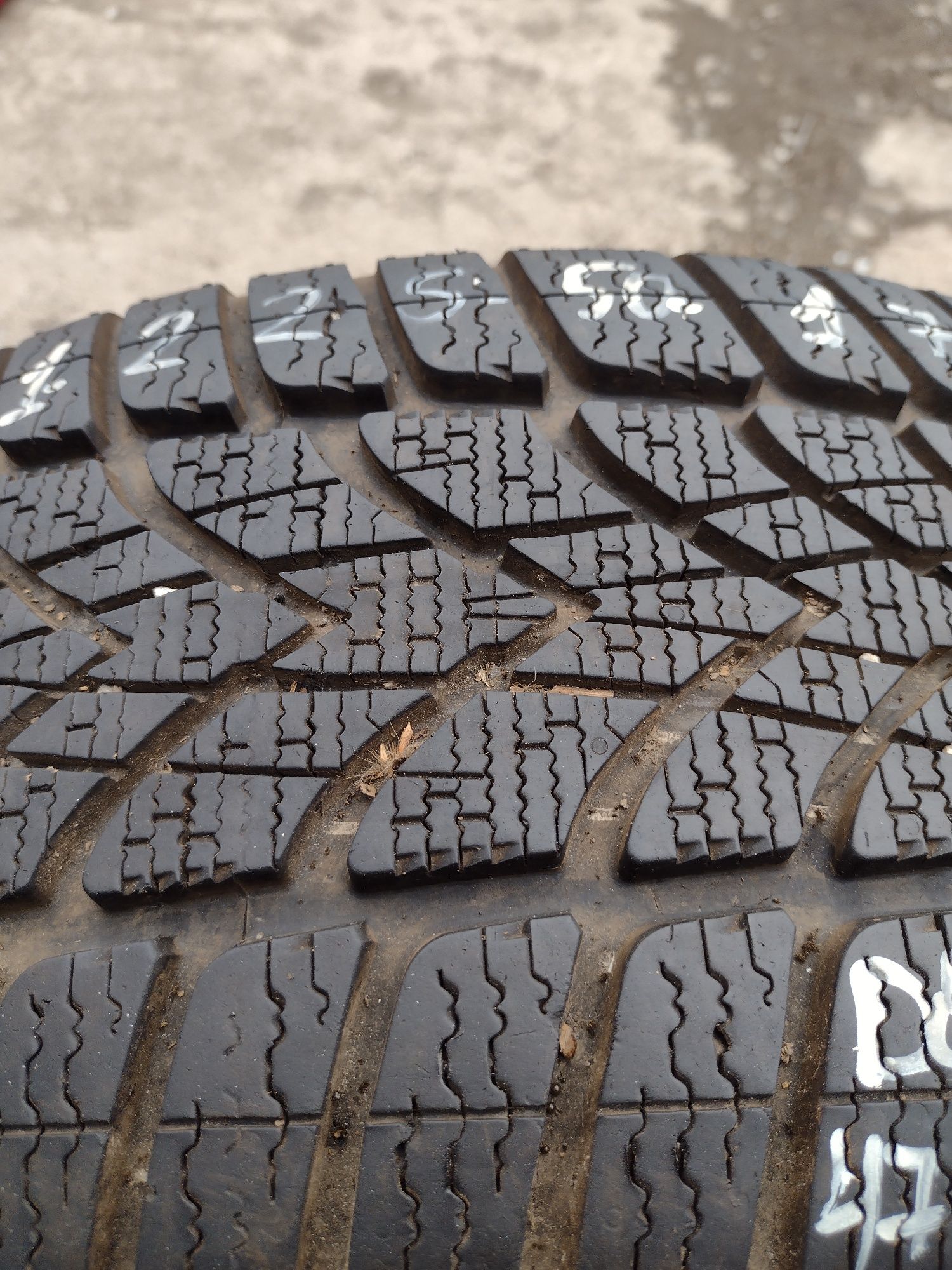 Почти нова 1бр.225/50/17 Dunlop 4D. dot4719 RSC