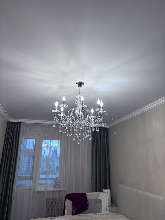 Продам шикарную люстру
