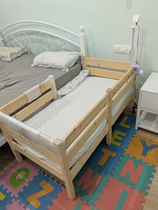 Кровать детская деревянная с матрасом