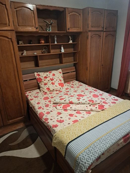 Dau în chirie apartament cu 2 camere.
