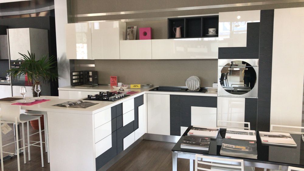 Ofertă.Reducere pina la 70% la bucătăriile  stock expuse in show-room.