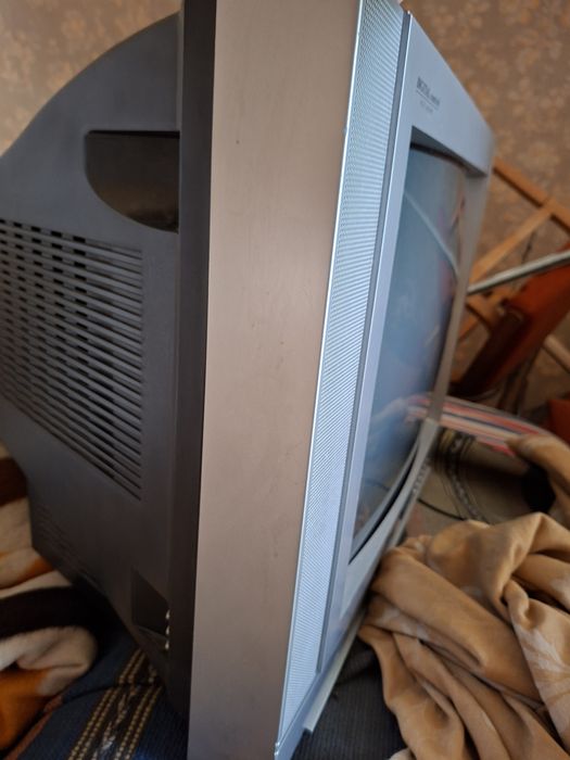 Продавам телевизор Елите