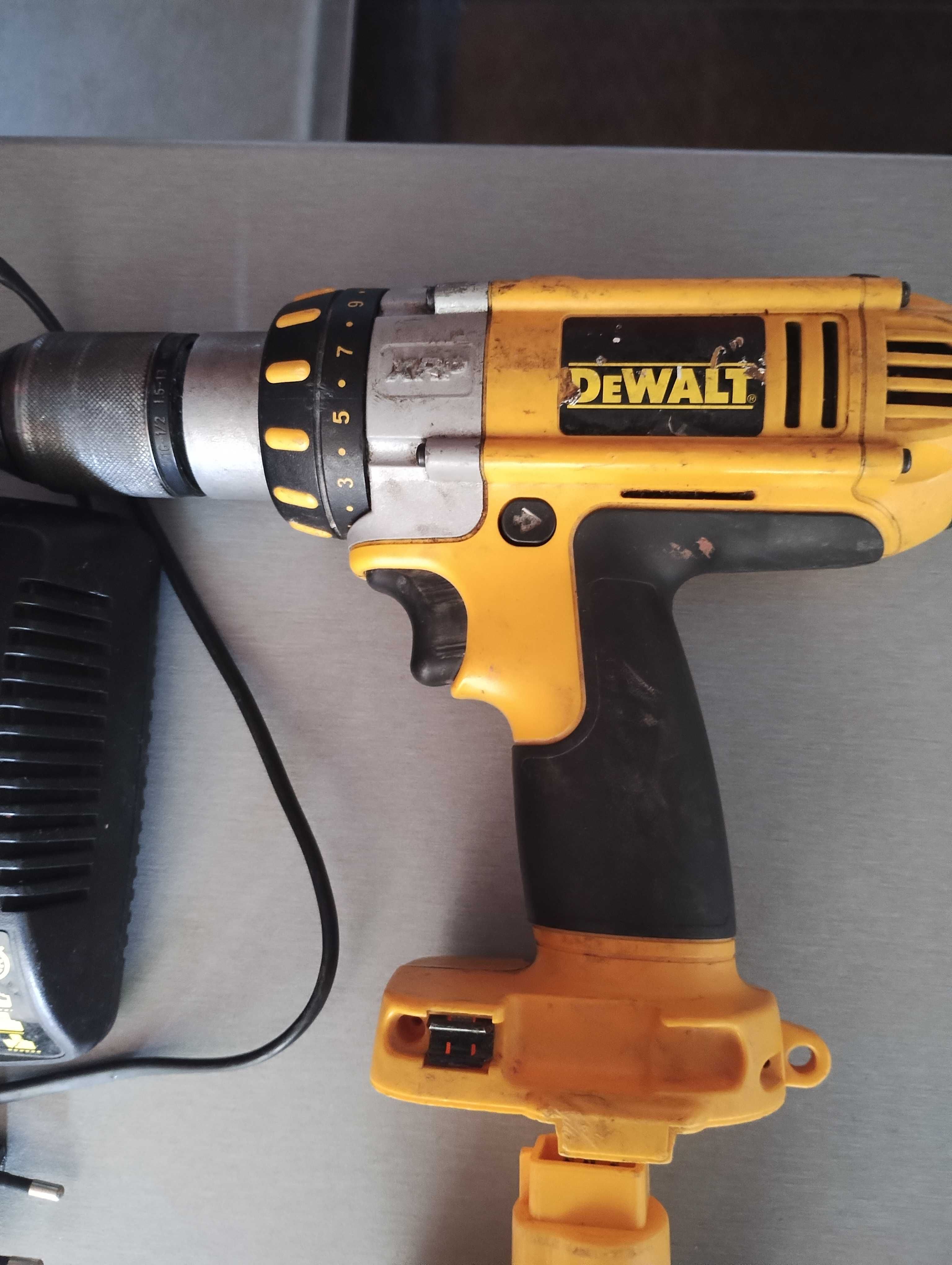 Винтоверт  Dewalt.Перфектен.Със зарядно и батерия
