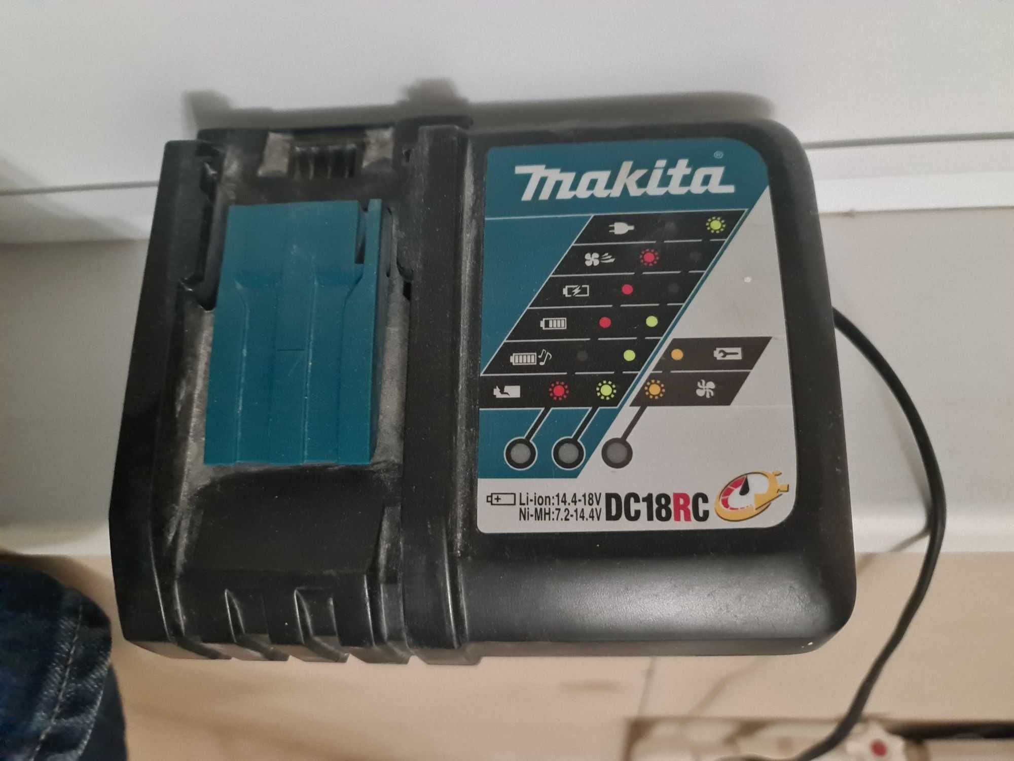 Зарядное устройство Makita DC18RC