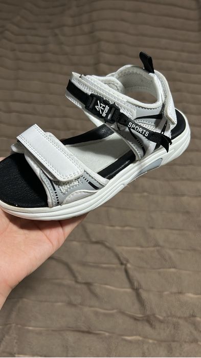 Продам новые сандали