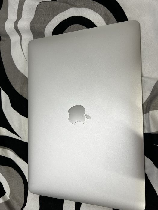 MacBook 12” (Early 2015) – Intel Core M, 8GB RAM, SSD 256GB