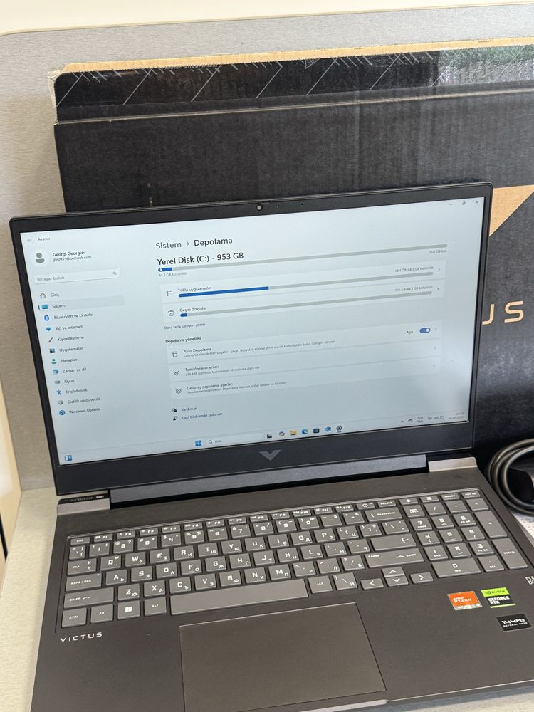 Продавам перфектен лаптоп HP VICTUS 16