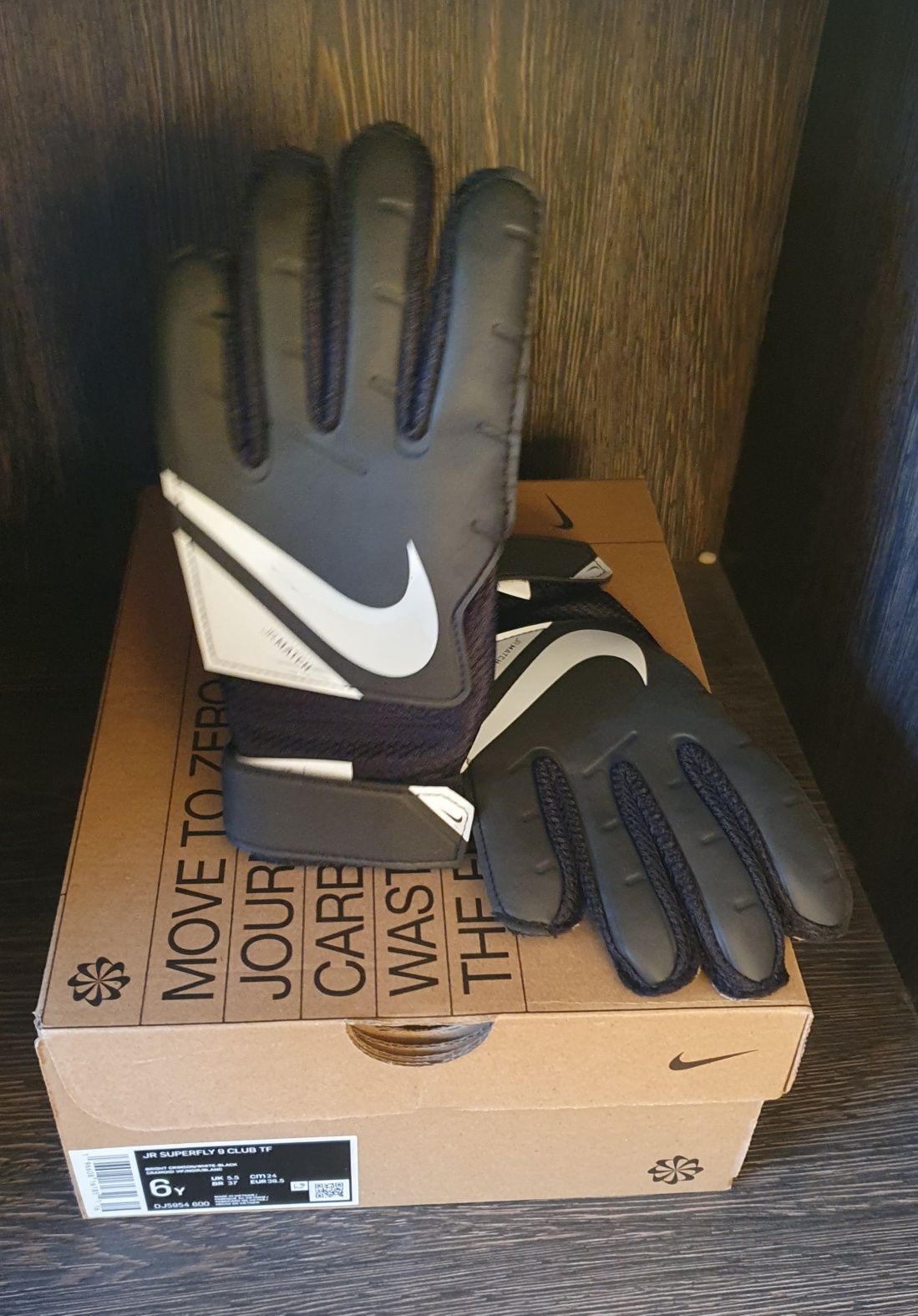 Нови Футболни ръкавици Nike, размер 4